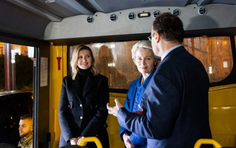 Украина получила школьные автобусы от ЕС