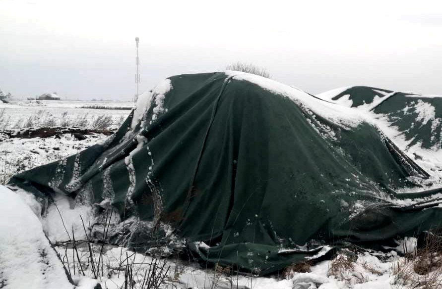 Скрывался в соломе